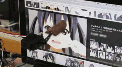 内衣头上戴,内裤当枕头,有一种