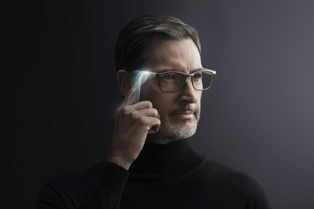 科幻走进现实touchfocus眼镜近视老花轻轻触摸随意变化
